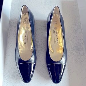 Luxury Leather Pumps Cap Toe, Italy Made Design Bruno Magli. Italian s 8AA. NWOT